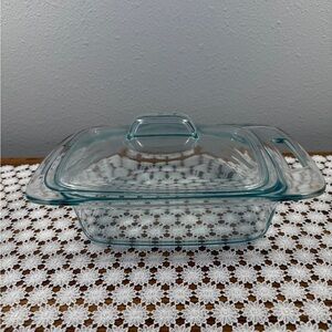 Pyrex clear Glass Baking Dish with Lid